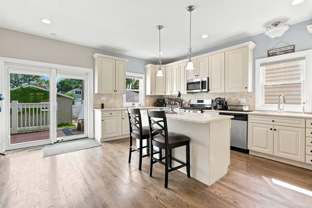 5337 West Barry Avenue Chicago IL 60641