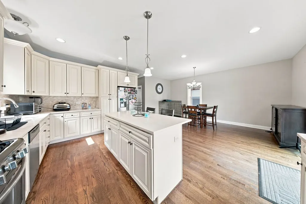 5337 West Barry Avenue Chicago IL 60641