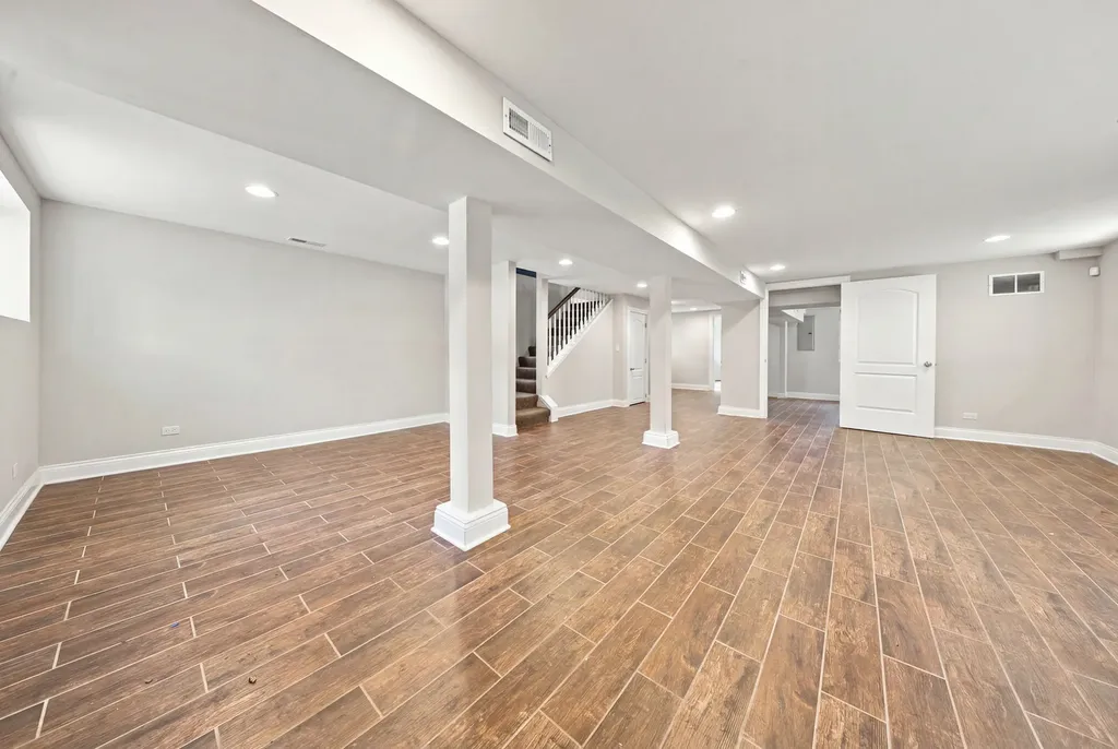 5337 West Barry Avenue Chicago IL 60641