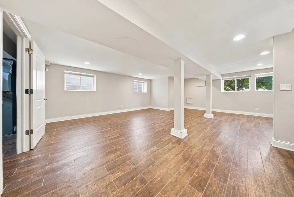 5337 West Barry Avenue Chicago IL 60641