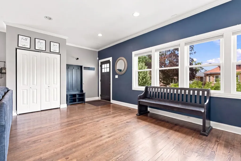 5337 West Barry Avenue Chicago IL 60641