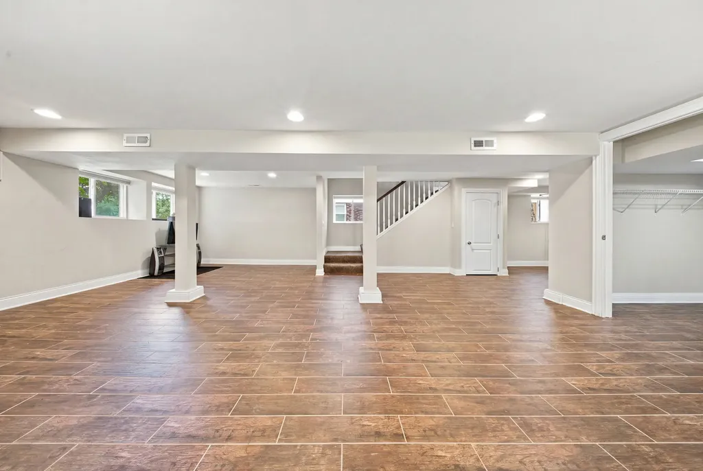 5337 West Barry Avenue Chicago IL 60641