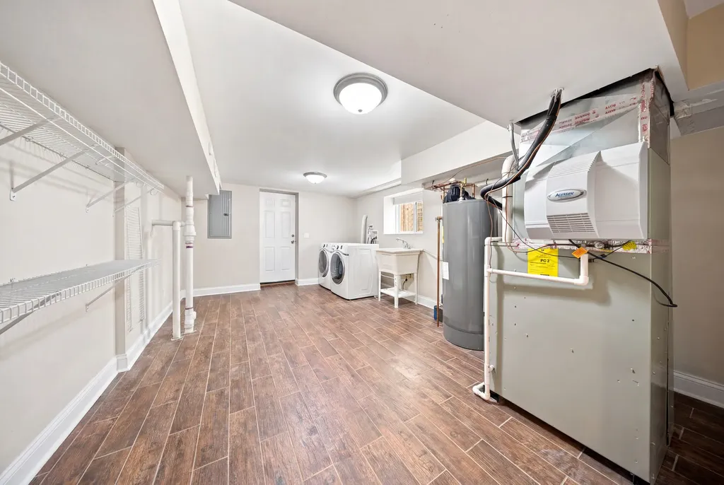5337 West Barry Avenue Chicago IL 60641