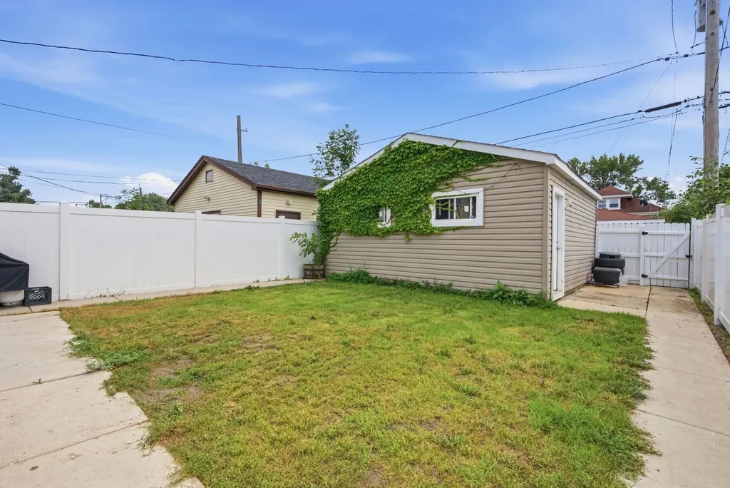 5337 West Barry Avenue Chicago IL 60641