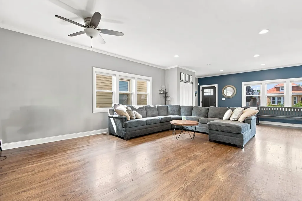 5337 West Barry Avenue Chicago IL 60641
