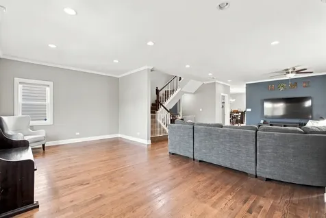 5337 West Barry Avenue Chicago IL 60641