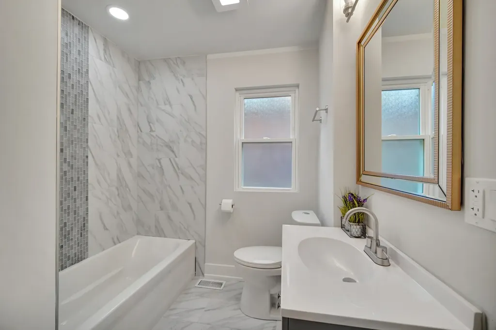 9722 South Ellis Avenue Chicago IL 60628