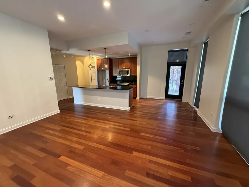 2035 South Indiana Avenue Chicago IL 60616