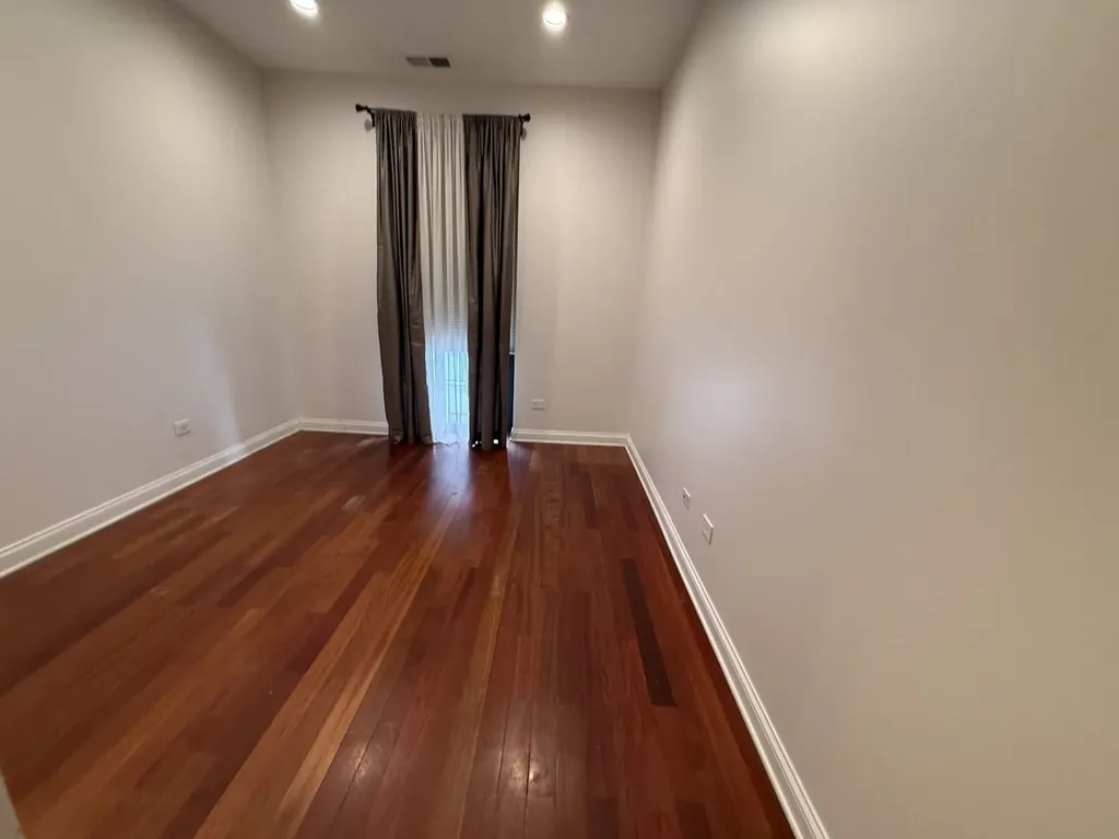2035 South Indiana Avenue Chicago IL 60616