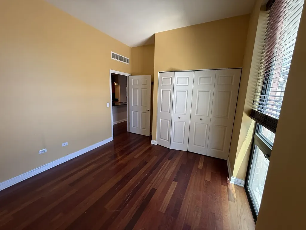 2035 South Indiana Avenue Chicago IL 60616