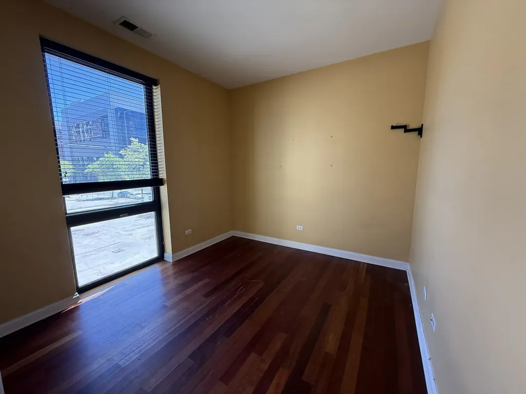 2035 South Indiana Avenue Chicago IL 60616
