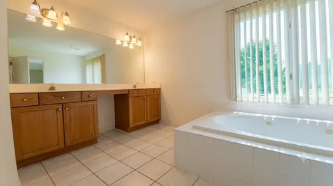 1925 Danube Way Bolingbrook IL 60490