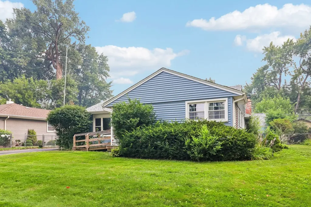 2206 Hawk Lane Rolling Meadows IL 60008