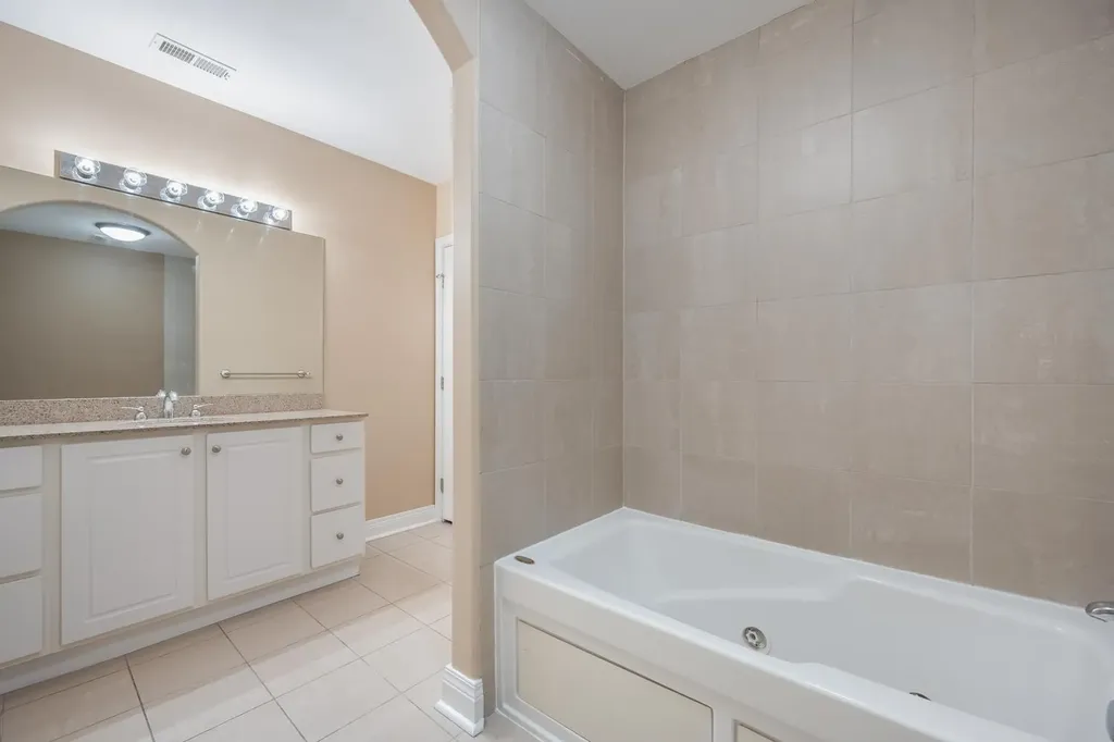 6622 North Ashland Avenue Chicago IL 60626