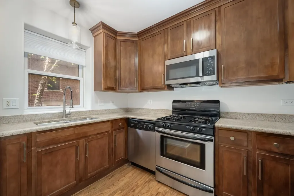 6622 North Ashland Avenue Chicago IL 60626