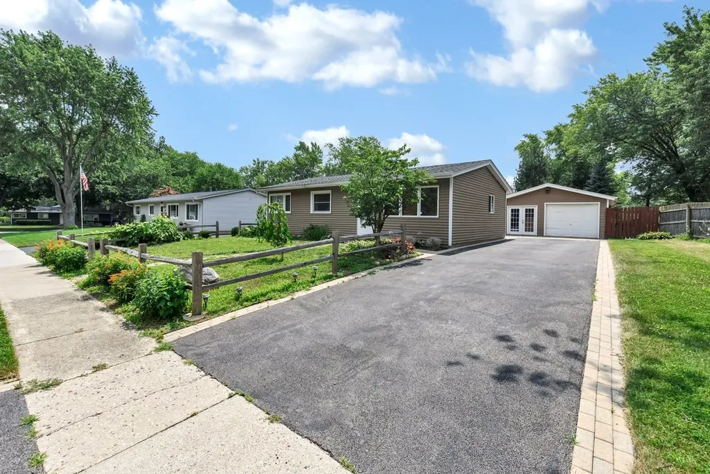 18595 West Pamela Place Gurnee IL 60031