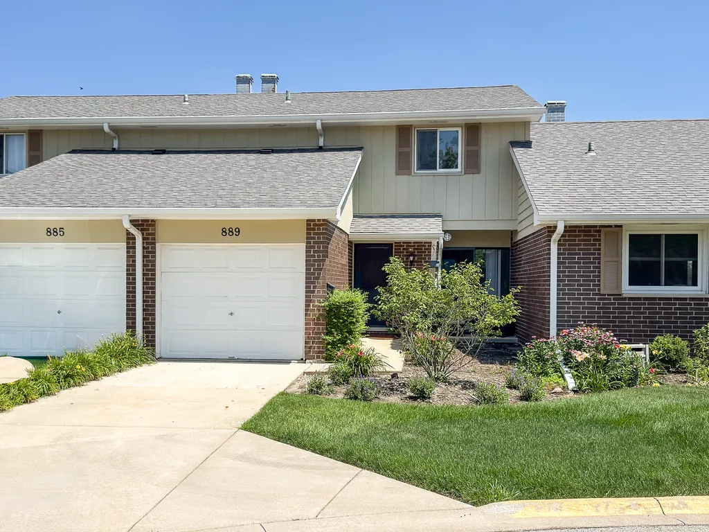 889 Heatherbrook Court Wheaton IL 60189