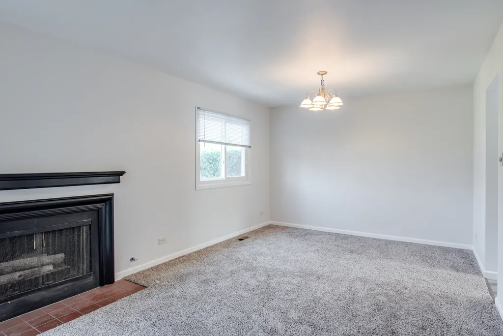 889 Heatherbrook Court Wheaton IL 60189