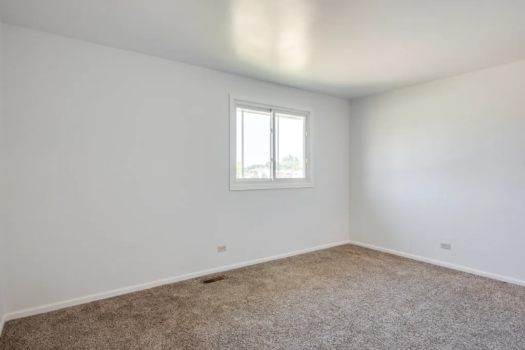 889 Heatherbrook Court Wheaton IL 60189