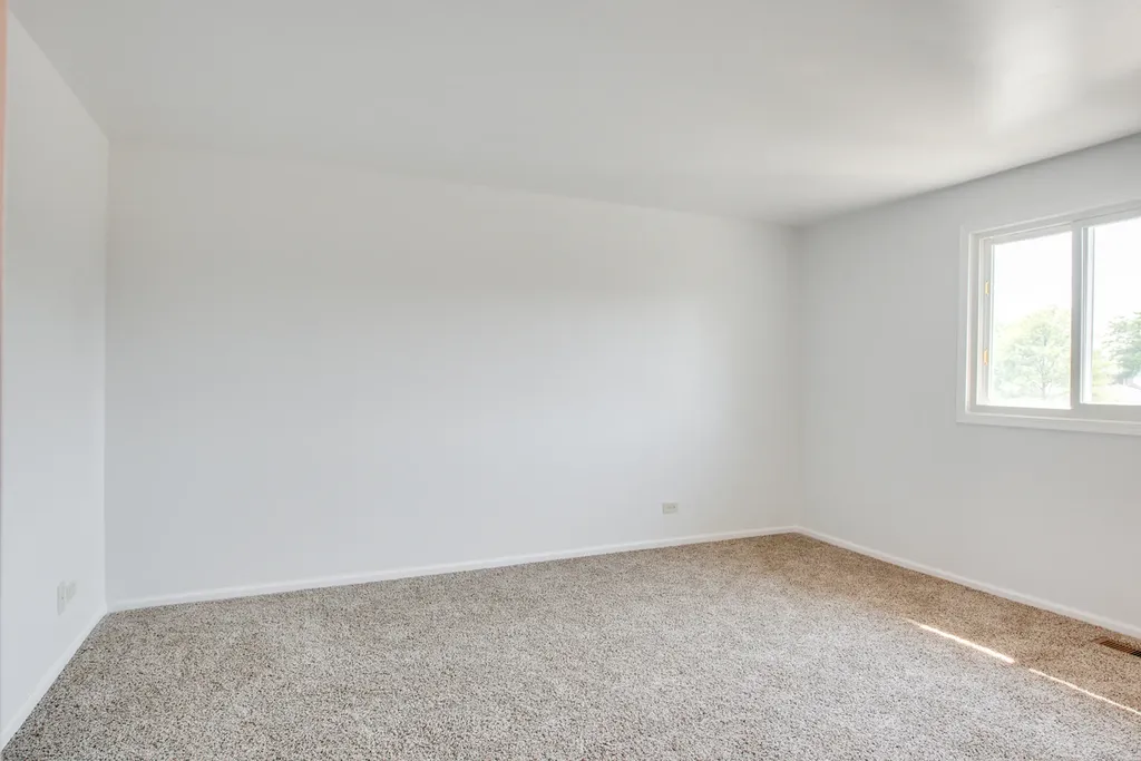 889 Heatherbrook Court Wheaton IL 60189