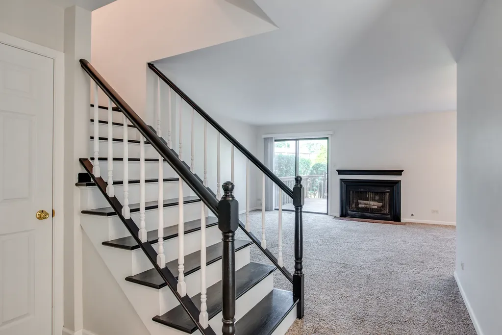 889 Heatherbrook Court Wheaton IL 60189