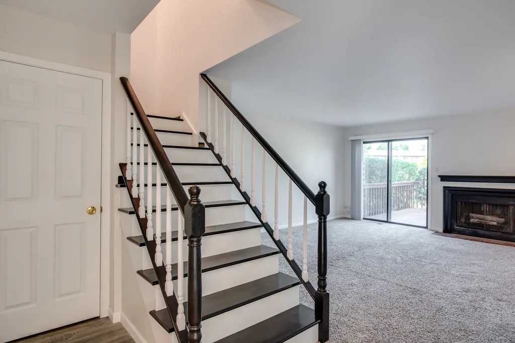 889 Heatherbrook Court Wheaton IL 60189
