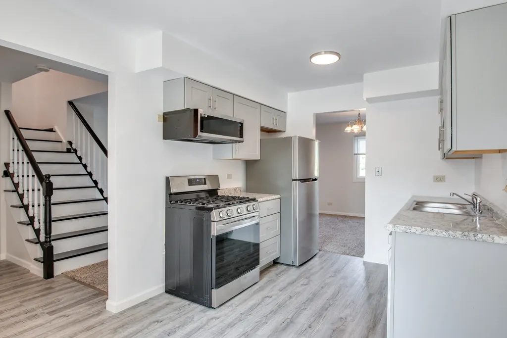 889 Heatherbrook Court Wheaton IL 60189