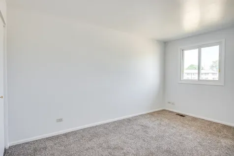 889 Heatherbrook Court Wheaton IL 60189