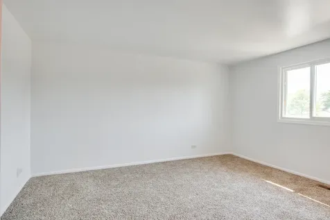 889 Heatherbrook Court Wheaton IL 60189