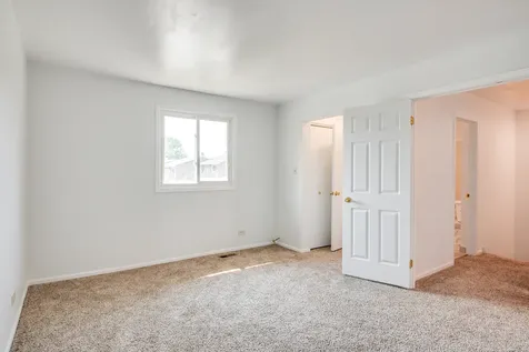 889 Heatherbrook Court Wheaton IL 60189
