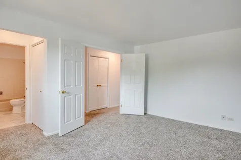 889 Heatherbrook Court Wheaton IL 60189