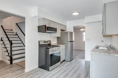 889 Heatherbrook Court Wheaton IL 60189
