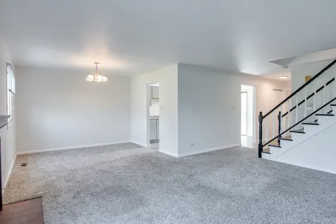 889 Heatherbrook Court Wheaton IL 60189