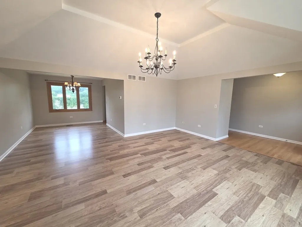 8112 Rutherford Drive Woodridge IL 60517