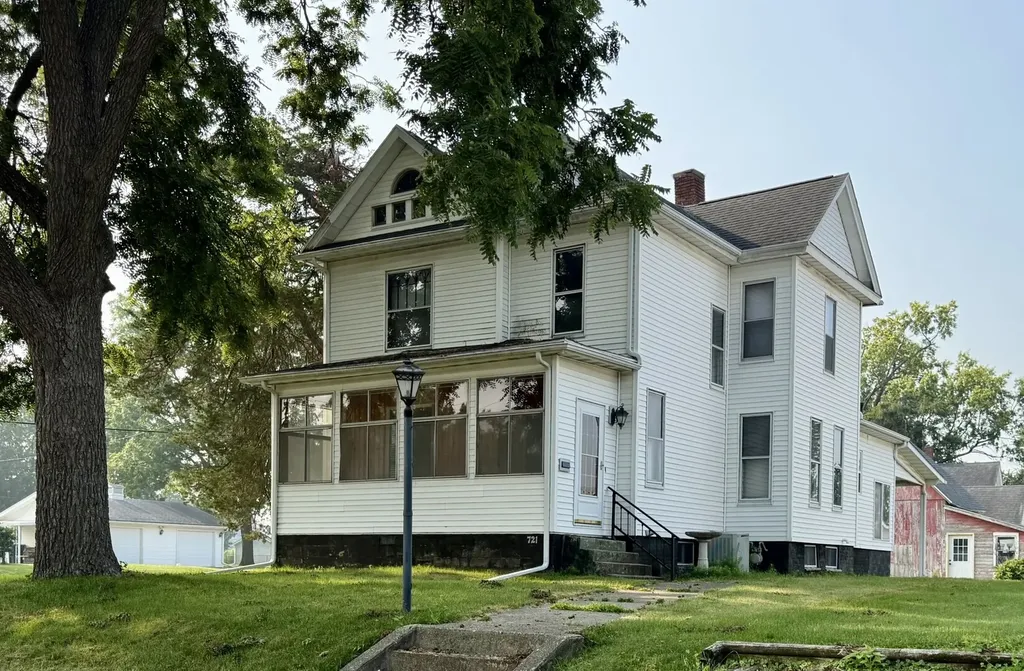 721 Pleasant Street Kewanee IL 61443