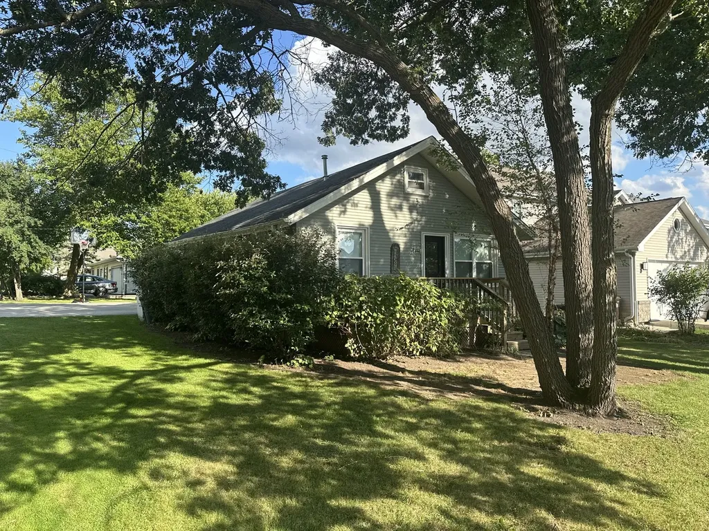 812 Ridge Avenue Wauconda IL 60084