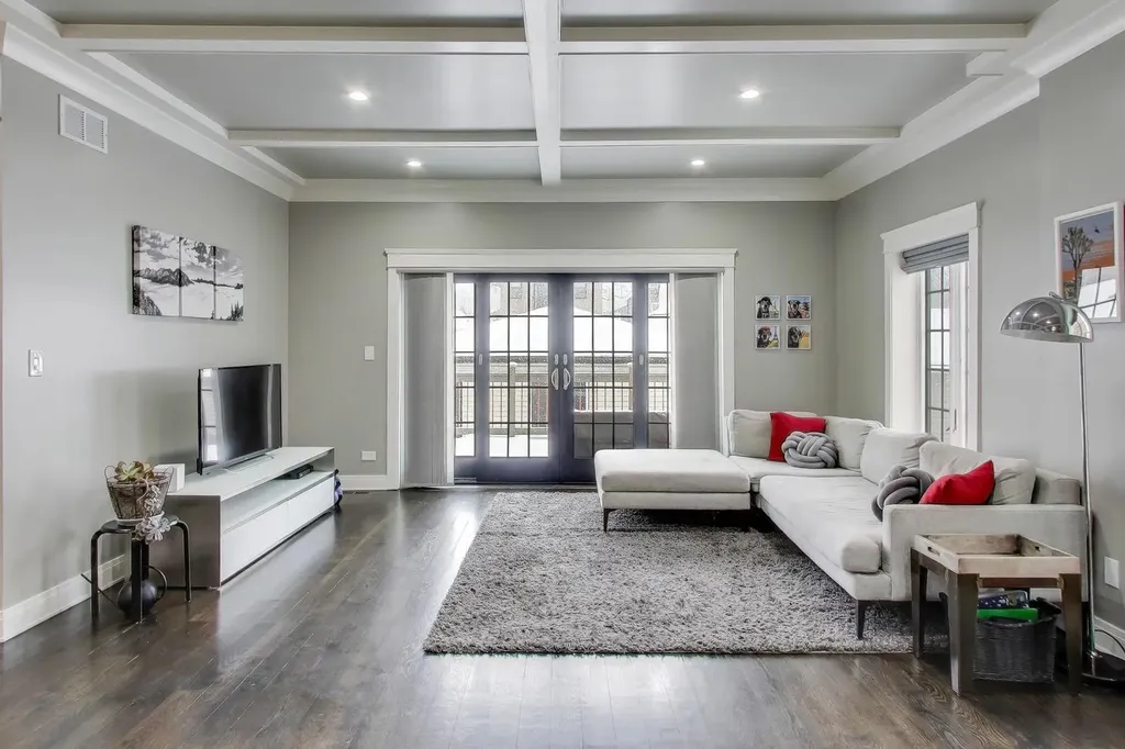 2237 West Winona Street Chicago IL 60625