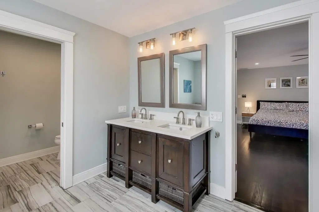 2237 West Winona Street Chicago IL 60625