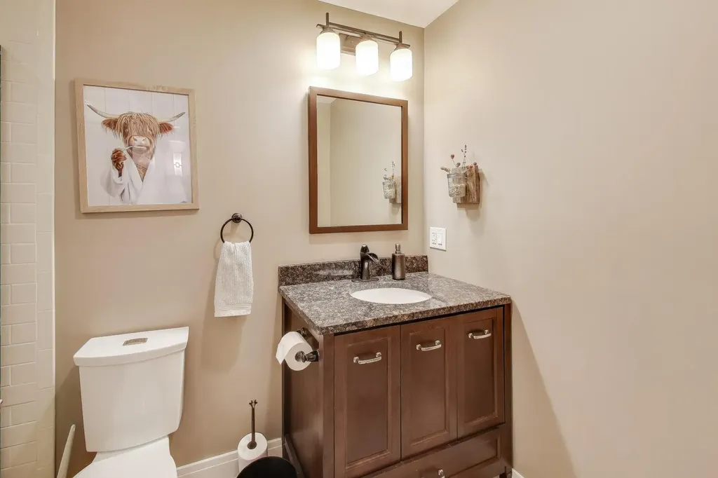 2237 West Winona Street Chicago IL 60625