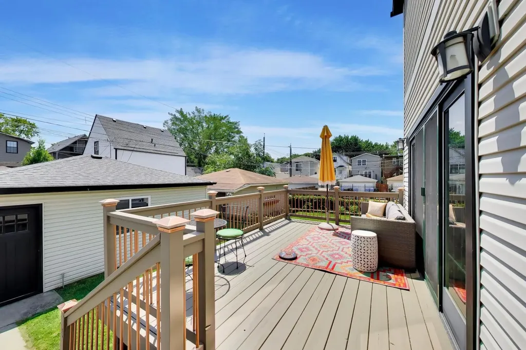 2237 West Winona Street Chicago IL 60625