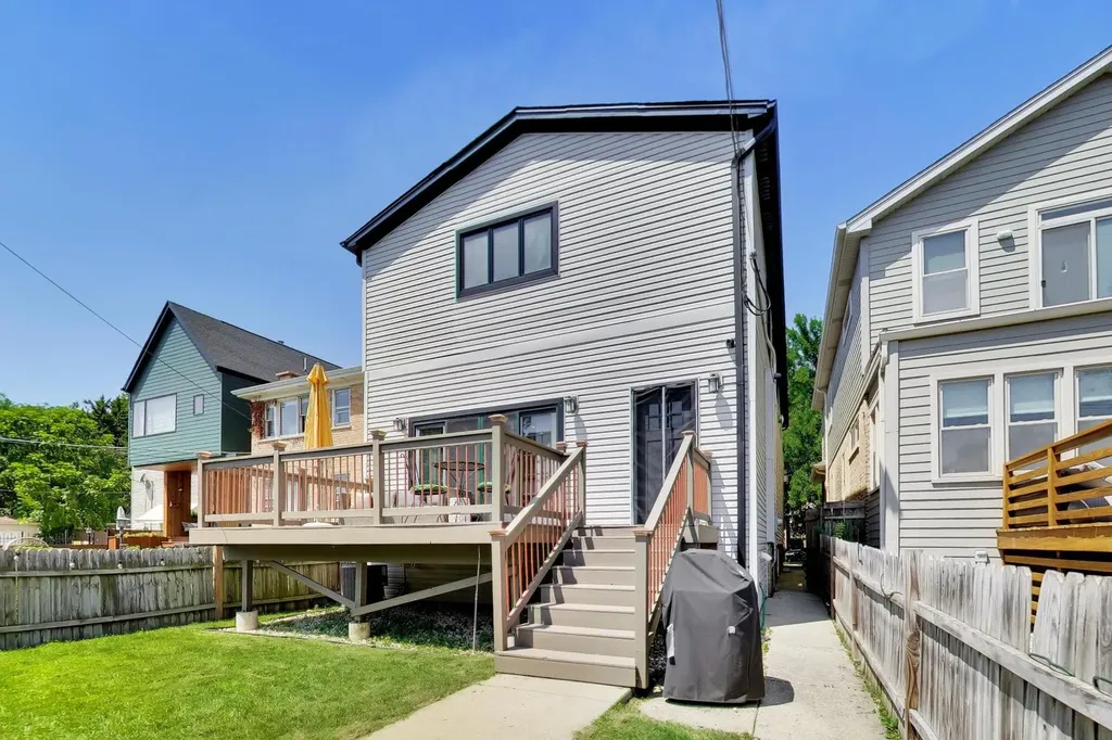 2237 West Winona Street Chicago IL 60625