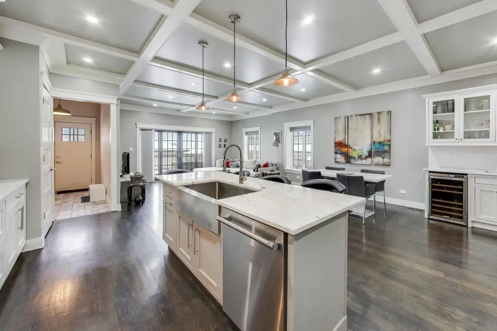 2237 West Winona Street Chicago IL 60625