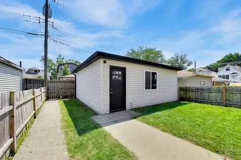 2237 West Winona Street Chicago IL 60625