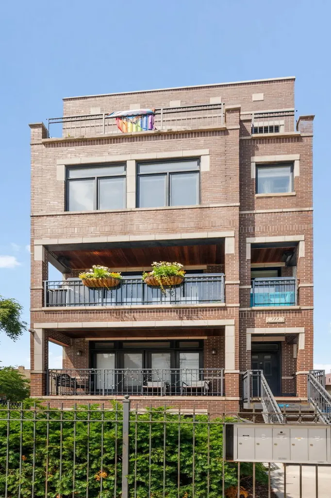 744 West Belmont Avenue Chicago IL 60657