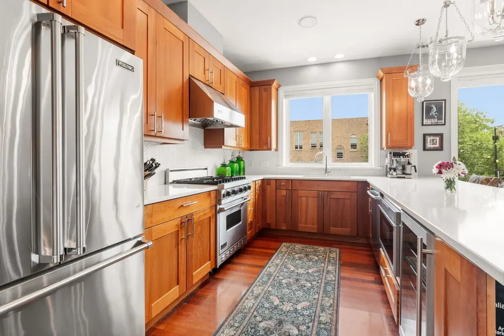 744 West Belmont Avenue Chicago IL 60657