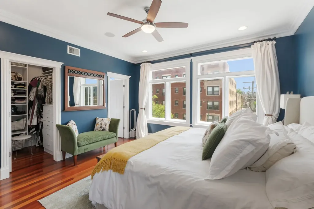 744 West Belmont Avenue Chicago IL 60657