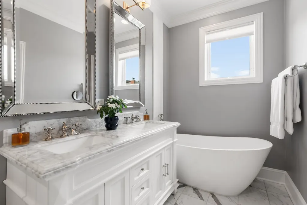 744 West Belmont Avenue Chicago IL 60657