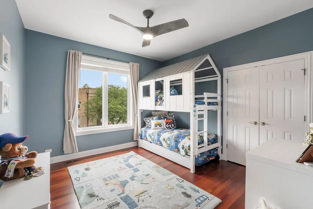 744 West Belmont Avenue Chicago IL 60657