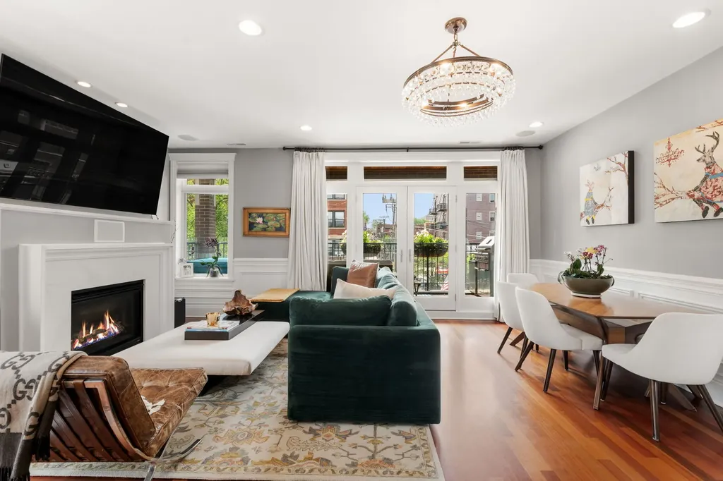 744 West Belmont Avenue Chicago IL 60657