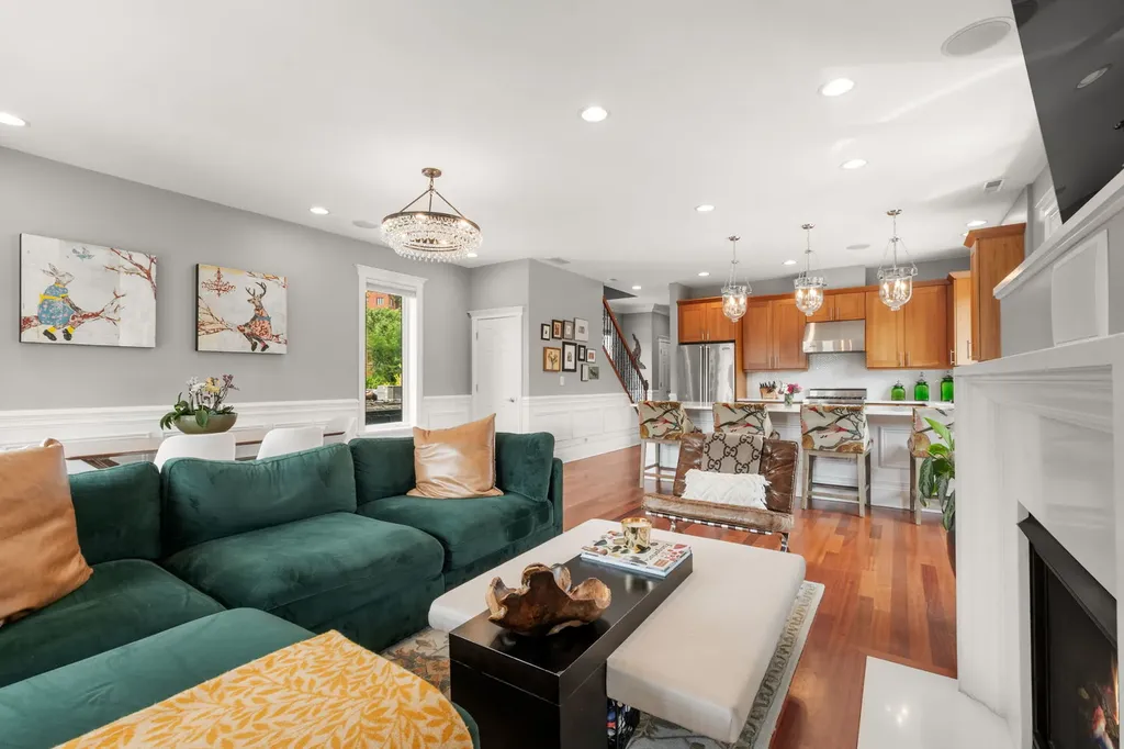 744 West Belmont Avenue Chicago IL 60657